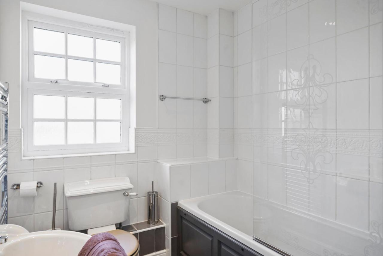 Lovely 4 Bedroom House In - Sleeps 10 Сasa de vacaciones