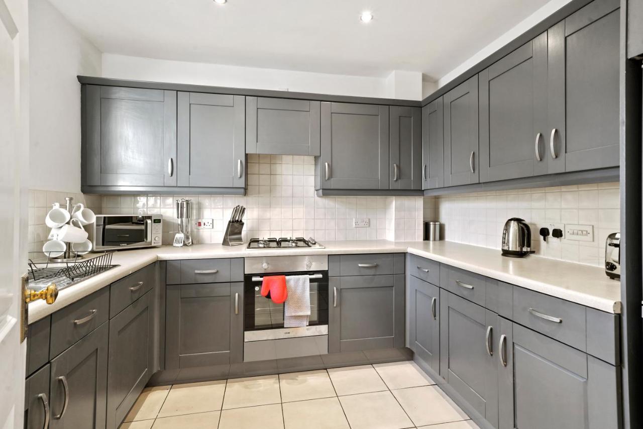 Lovely 4 Bedroom House In - Sleeps 10 York