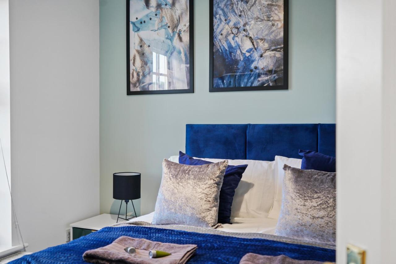 Lovely 4 Bedroom House In - Sleeps 10 *