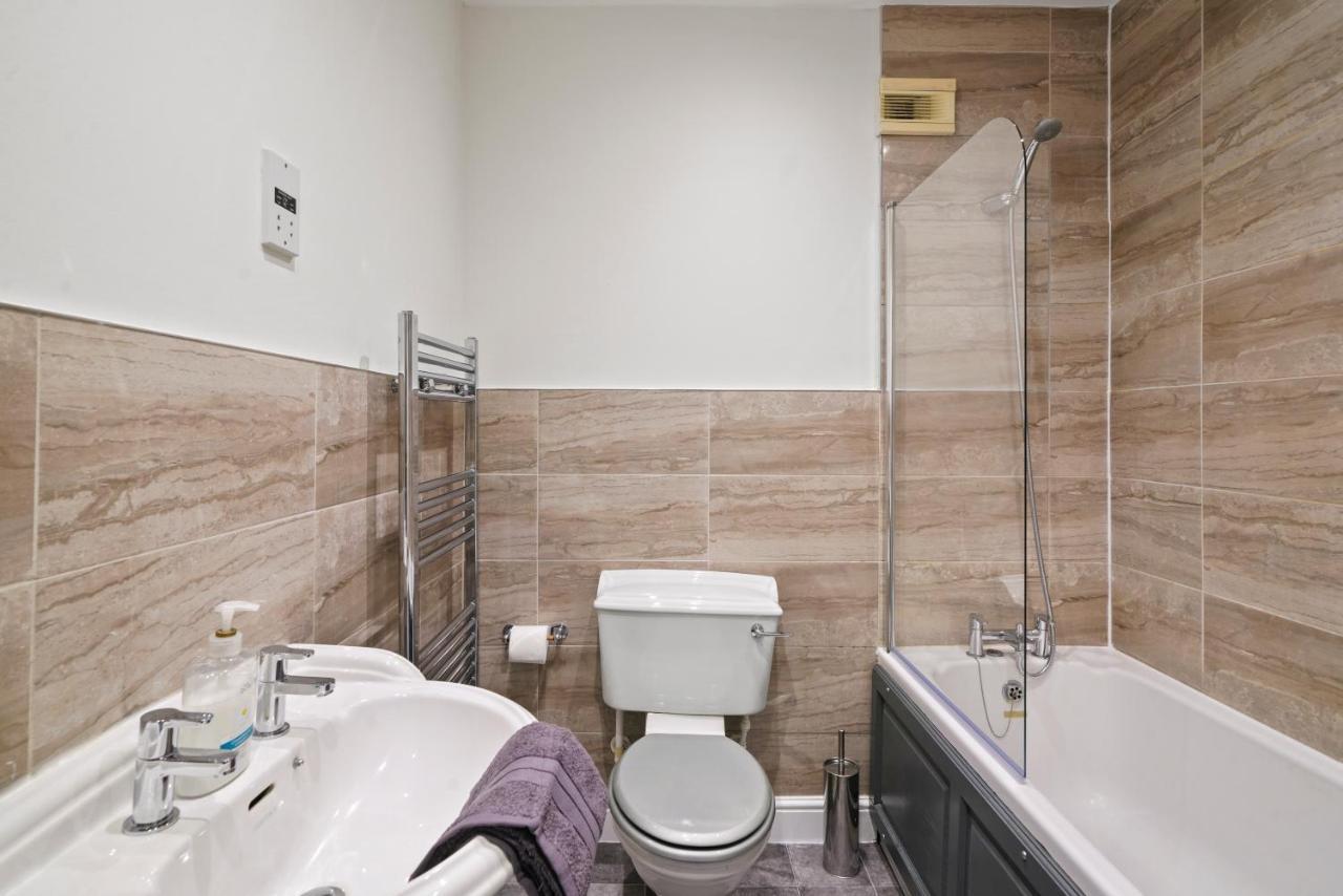 Сasa de vacaciones Lovely 4 Bedroom House In - Sleeps 10 York